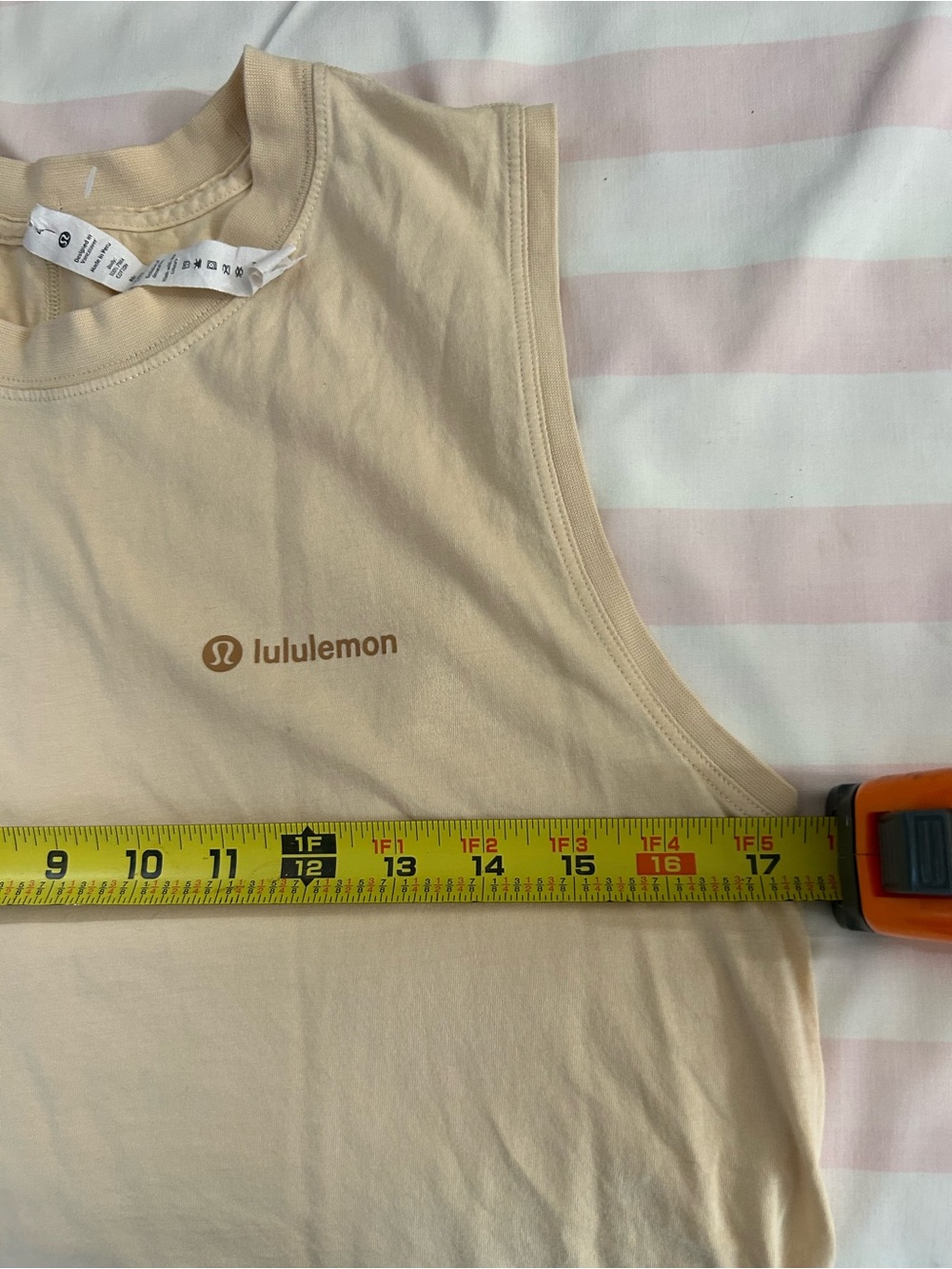 Lululemon Muscle Tank Top Beige Cream
Sleeveless Graphic Logo women’s Relaxed - Picture 4 of 9